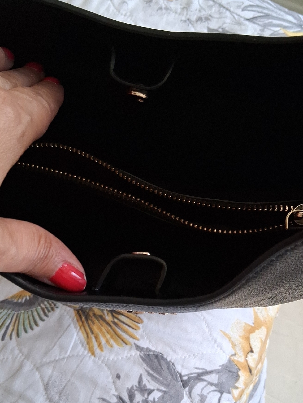 kate spade black leather shoulder bag with gold logo - Picture 7 of 10